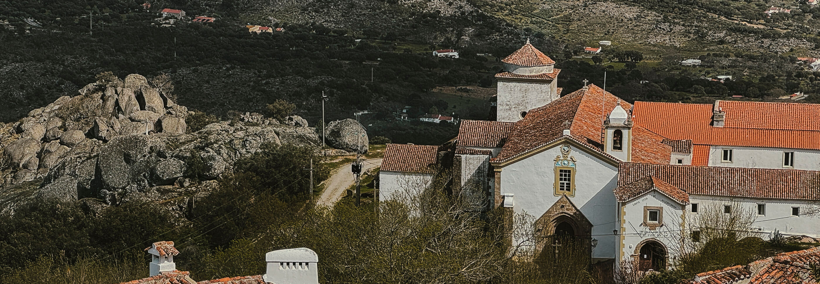 Vista da Marvão durante il nostro viaggio in auto d'epoca con la MGA Roadster attraverso l'Alentejo in Portogallo