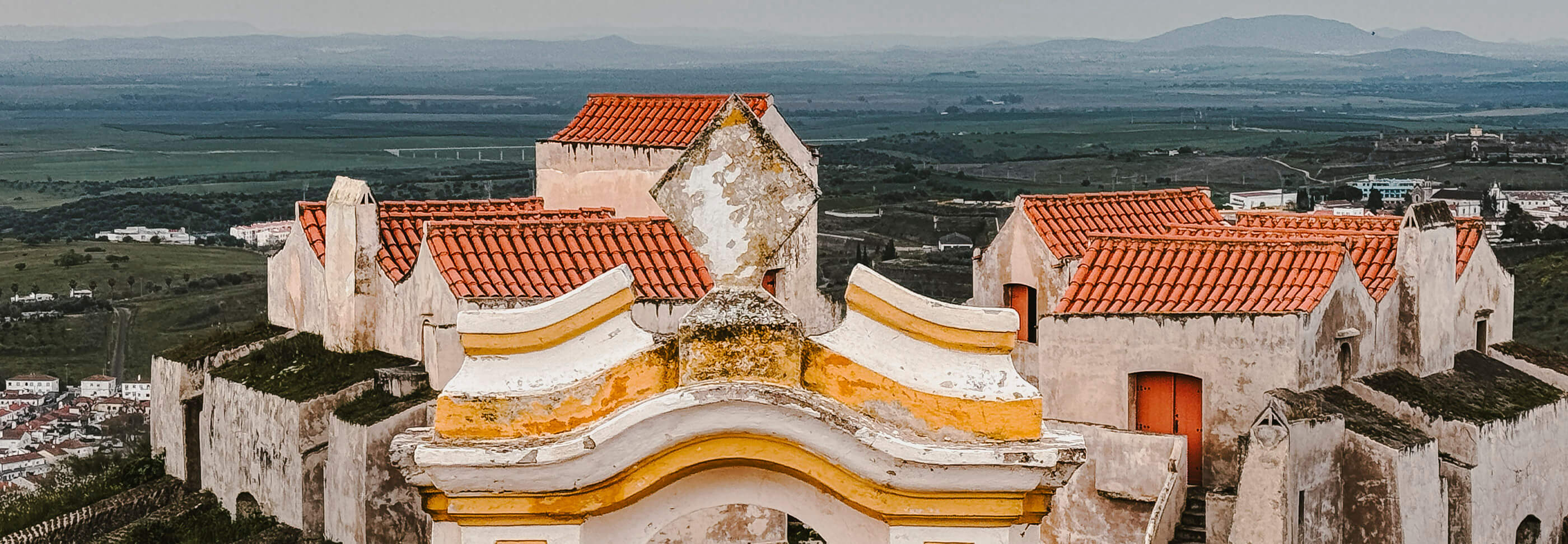Vista dal Forte da Graça a Elvas durante il nostro viaggio in auto d'epoca attraverso l'Alentejo in Portogallo