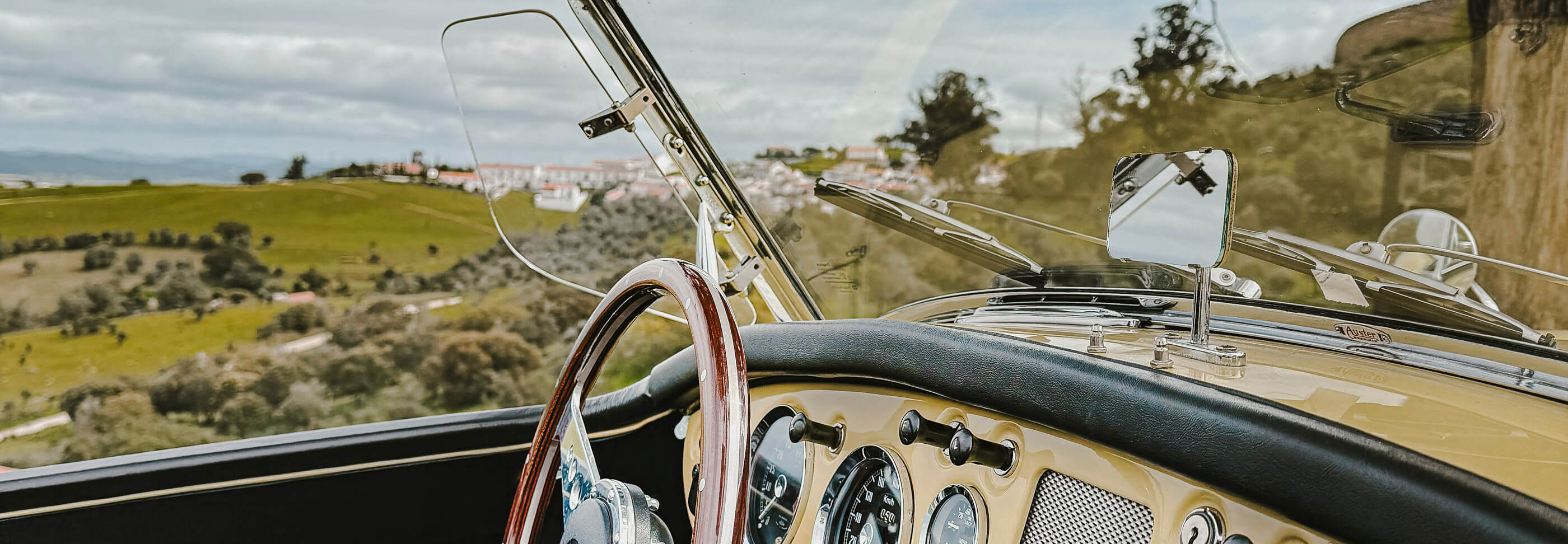 MGA Roadster durante un esclusivo tour di auto d'epoca attraverso l'Alentejo in Portogallo