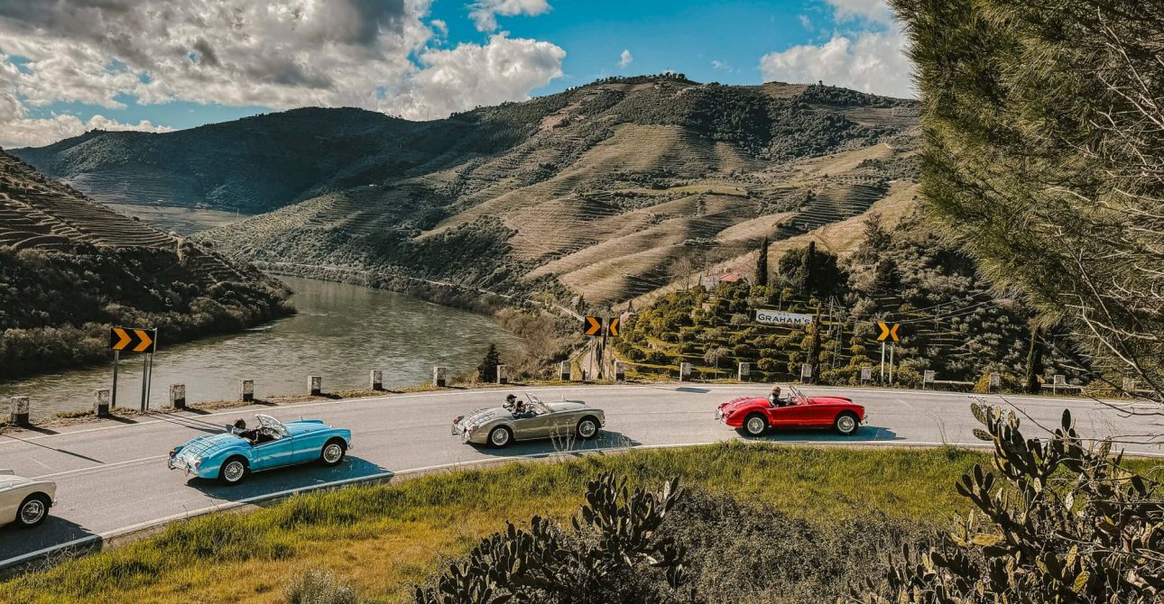 Viajar por Portugal num carro clássico