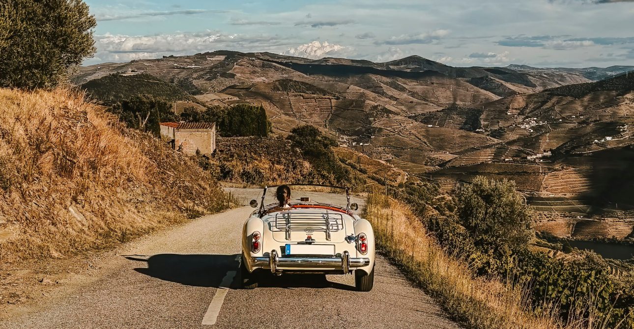 A Vintage Tours também oferece passeios exclusivos de carros clássicos para mulheres em Portugal e na Extremadura
