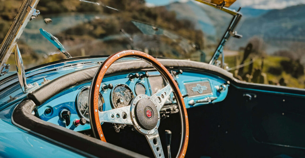 A Vintage Tours compensa as emissões de CO2 dos seus passeios de carros clássicos