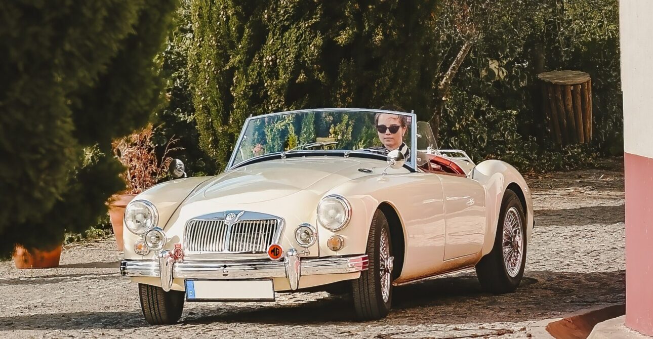 Viagens de automóveis clássicos exclusivas para senhoras: entrar, partir e desfrutar