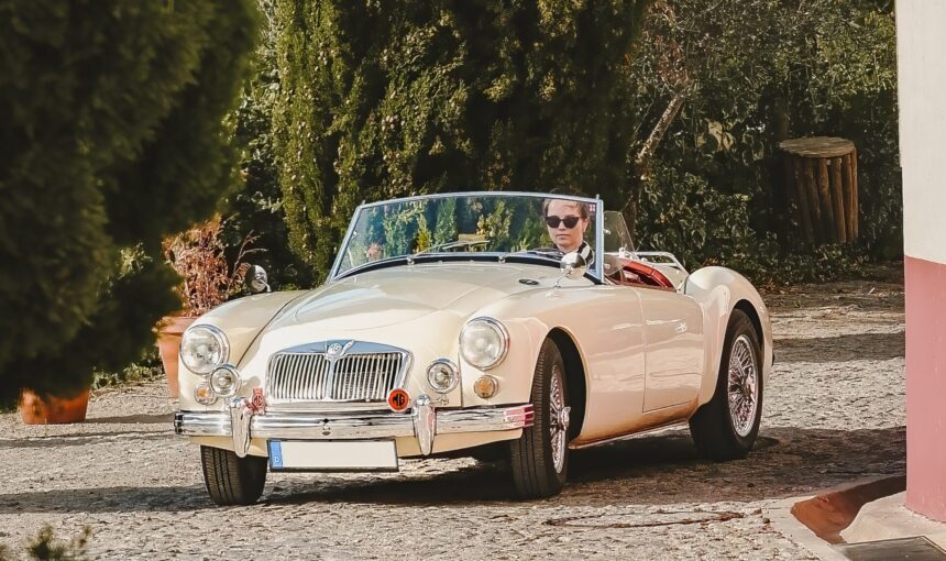 Exclusive classic car journeys for ladies: get in, drive off, enjoy